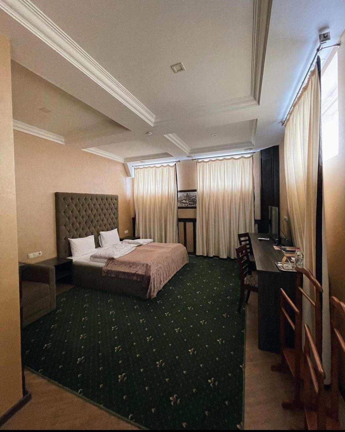 Pivdenna Brama Отель 3*